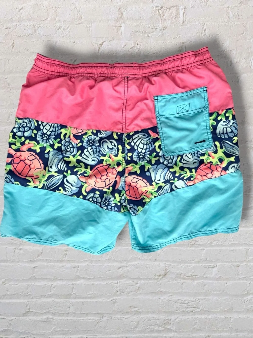 Vineyard Vines Swim Trunks Large Sea Turtle Coral Reef Print Pink Blue MeshLined